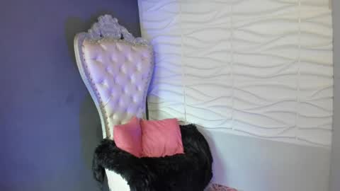 Layla online show from April 2026 08:14:02 PM