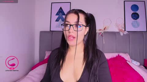 Layla online show from January 2025 12:15:01 PM