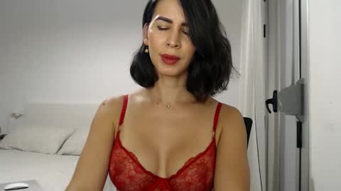 Layla online show from September 2025 02:15:02 AM