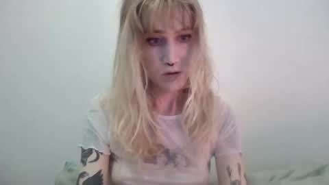 laylahloveless online show from September 2025 05:40:01 AM