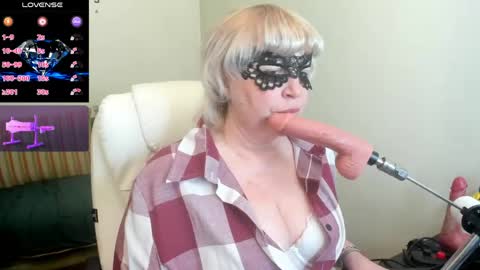 Snapshot of laylalaylamilf chatting on April 2026 04:19:01 AM laylalaylamilf online show from April 2026 04:19:01 AM
