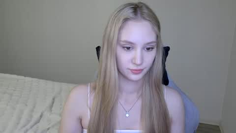 Snapshot of laylapretty001 chatting on October 2025 04:20:02 AM LaylaPretty001 online show from October 2025 04:20:02 AM