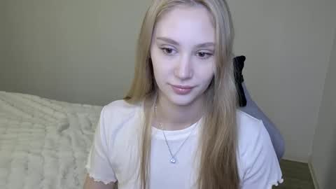 Snapshot of laylapretty001 chatting on October 2025 05:00:02 AM LaylaPretty001 online show from October 2025 05:00:02 AM