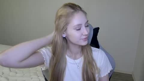 Snapshot of laylapretty001 chatting on November 2025 05:18:02 AM LaylaPretty001 online show from November 2025 05:18:02 AM