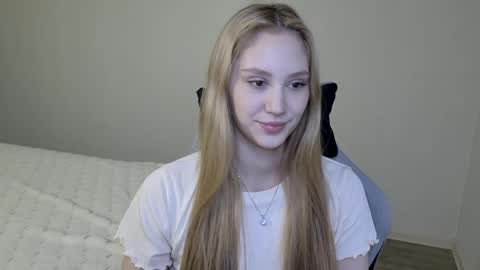 Snapshot of laylapretty001 chatting on November 2025 05:30:02 AM LaylaPretty001 online show from November 2025 05:30:02 AM