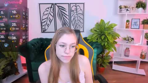 layriantavee online show from February 2025 07:00:02 AM