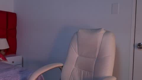 Lea Velle online show from December 2025 06:44:02 AM