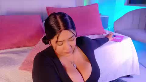 Leah online show from September 2025 03:01:01 PM