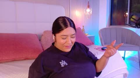 Leah online show from September 2025 04:18:01 PM