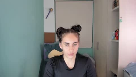 Snapshot of leah_sm chatting on January 2025 12:53:01 AM Laura online show from January 2025 12:53:01 AM