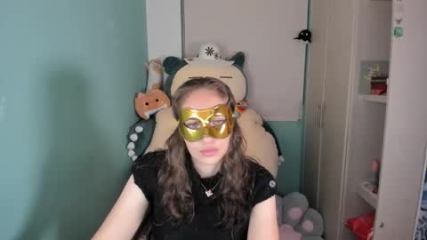 Snapshot of leah_sm chatting on February 2026 01:24:02 AM Laura online show from February 2026 01:24:02 AM