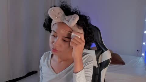 Snapshot of leahaltomm chatting on February 2025 10:35:01 AM leahaltomm online show from February 2025 10:35:01 AM