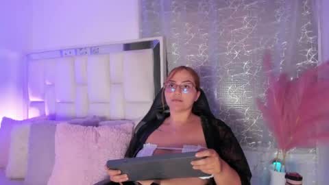 Snapshot of leahbarker chatting on July 2026 03:41:01 AM Leah online show from July 2026 03:41:01 AM