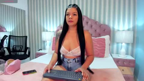 Leah Fontana online show from January 2025 12:32:02 PM