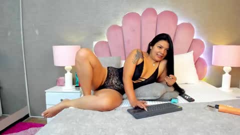 Leah Fontana online show from February 2025 03:41:02 PM