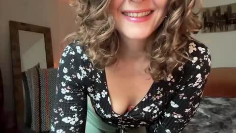 Leah Sparkles online show from November 2025 04:31:02 PM