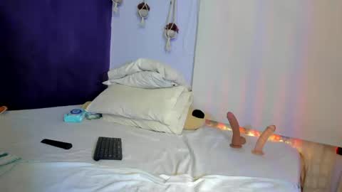 Snapshot of leamonroe__ chatting on May 2026 04:26:02 PM Hey Im Lea online show from May 2026 04:26:02 PM