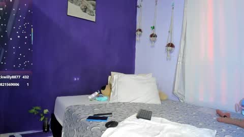 Snapshot of leamonroe__ chatting on May 2026 06:17:02 PM Hey Im Lea online show from May 2026 06:17:02 PM