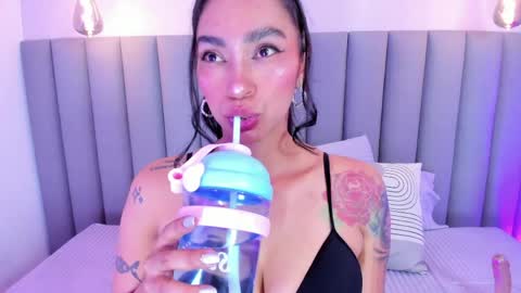 Snapshot of leamonroe__ chatting on May 2026 10:04:02 PM Hey Im Lea online show from May 2026 10:04:02 PM