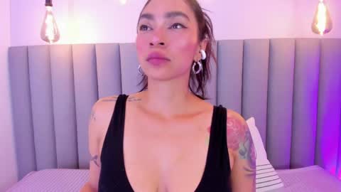 Snapshot of leamonroe__ chatting on May 2026 10:18:02 PM Hey Im Lea online show from May 2026 10:18:02 PM