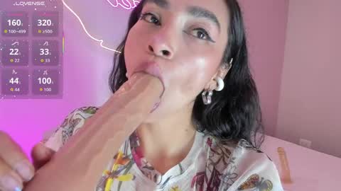 Snapshot of leamonroe__ chatting on May 2026 10:19:01 PM Hey Im Lea online show from May 2026 10:19:01 PM