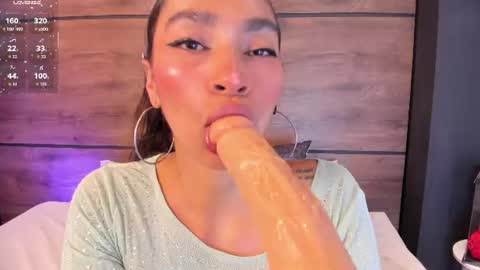 Snapshot of leamonroe__ chatting on June 2026 04:33:01 PM Hey Im Lea online show from June 2026 04:33:01 PM