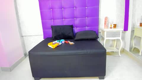 leamoreau__ online show from October 2025 11:55:01 AM