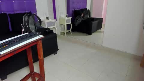 leamoreau__ online show from November 2025 11:53:01 AM