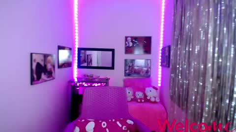 Leandra online show from March 2025 06:00:01 PM