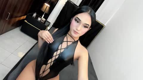leannaloove online show from September 2025 04:19:01 PM