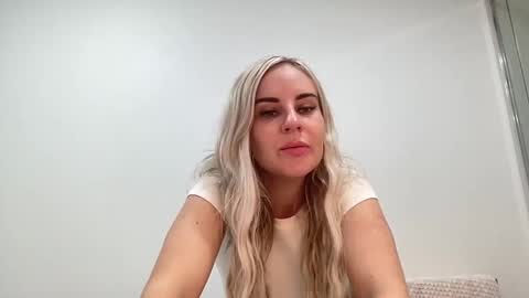 Snapshot of leannaxox chatting on January 2025 03:31:01 AM Leanna online show from January 2025 03:31:01 AM