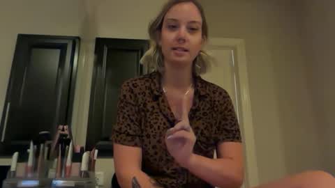 leanneluxecouple online show from December 2025 11:30:02 AM