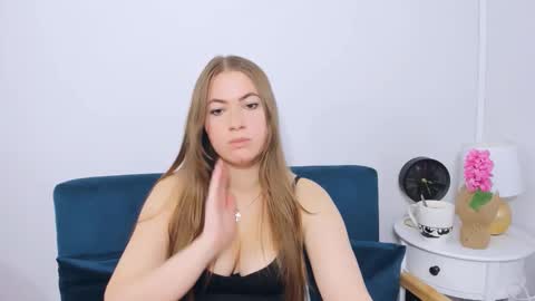 Snapshot of leaslim chatting on November 2025 02:17:01 PM Lea online show from November 2025 02:17:01 PM