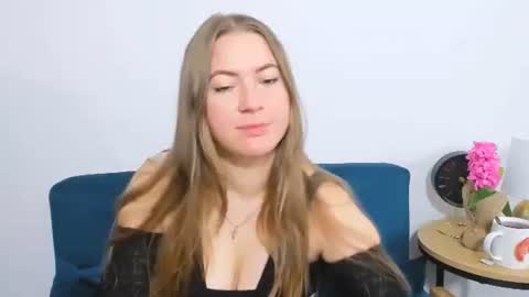 Snapshot of leaslim chatting on November 2025 07:07:01 AM Lea online show from November 2025 07:07:01 AM