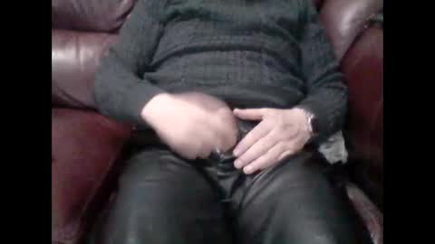 leatherpants68 online show from December 2024 10:19:01 PM