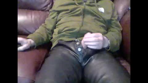 leatherpants68 online show from November 2025 08:43:01 PM