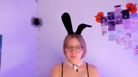 Ellie online show from December 2025 04:22:01 AM