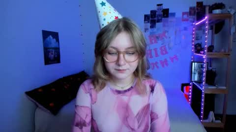 Ellie online show from December 2025 11:00:02 PM