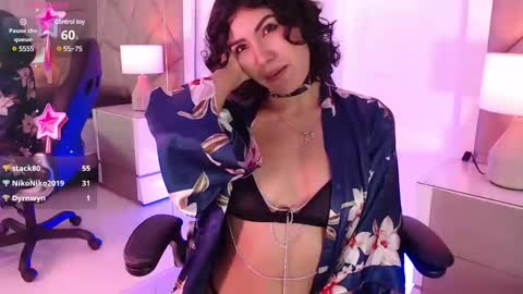 Snapshot of leethompson_ chatting on February 2025 03:27:01 PM Leet  online show from February 2025 03:27:01 PM