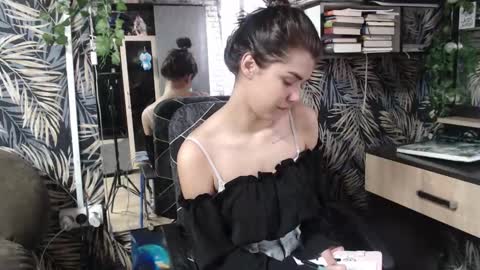 Snapshot of legenda_liya chatting on October 2025 12:49:02 PM Liya online show from October 2025 12:49:02 PM