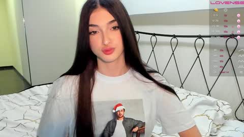 Snapshot of leila_4ever chatting on January 2025 11:22:01 PM Leila online show from January 2025 11:22:01 PM