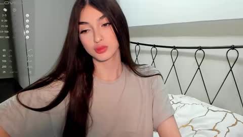 Snapshot of leila_4ever chatting on March 2025 07:38:02 PM Leila online show from March 2025 07:38:02 PM