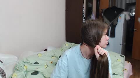 leila_bambi_ online show from December 2024 10:01:01 PM