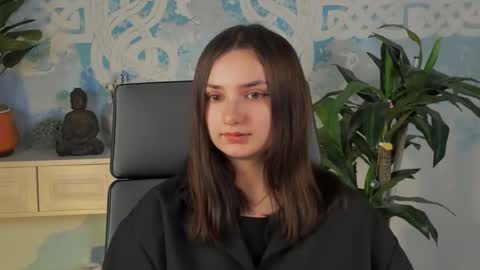 Snapshot of leila_murphy chatting on February 2025 01:39:02 PM LeilaMurphy online show from February 2025 01:39:02 PM