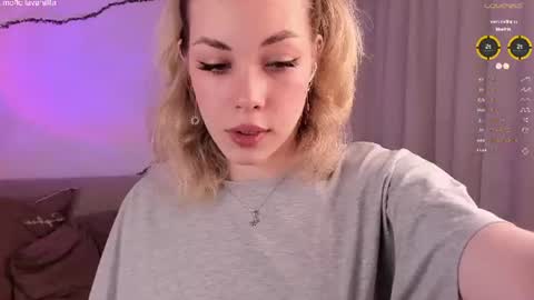 Snapshot of leilalafleur_ chatting on June 2026 04:33:02 AM leilalafleur_ online show from June 2026 04:33:02 AM