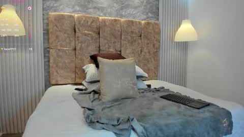 leilapons online show from November 2025 05:44:01 PM