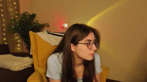 Luna online show from October 2025 05:42:01 PM