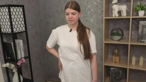 Snapshot of lelafileds chatting on May 2026 03:42:02 PM Amelia online show from May 2026 03:42:02 PM