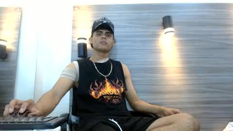 Snapshot of lelehott01 chatting on June 2026 02:44:01 AM lelehott01 online show from June 2026 02:44:01 AM