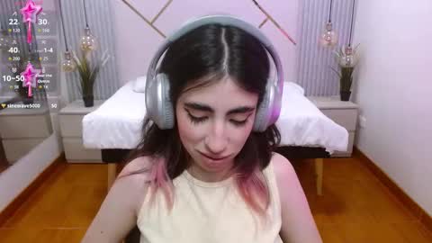 Snapshot of lena_roses chatting on November 2025 06:40:02 PM Lena online show from November 2025 06:40:02 PM